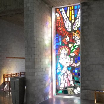 Le vetrate del Casarini nella cappella feriale della Chiesa di San Francesco