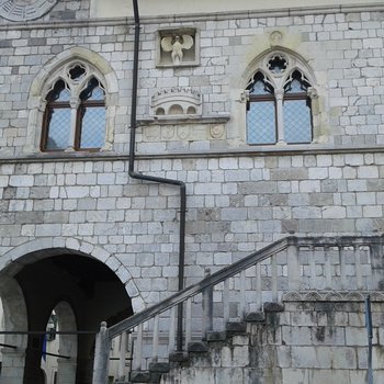 Completato il restauro conservativo delle bifore del palazzo comunale Venzone
