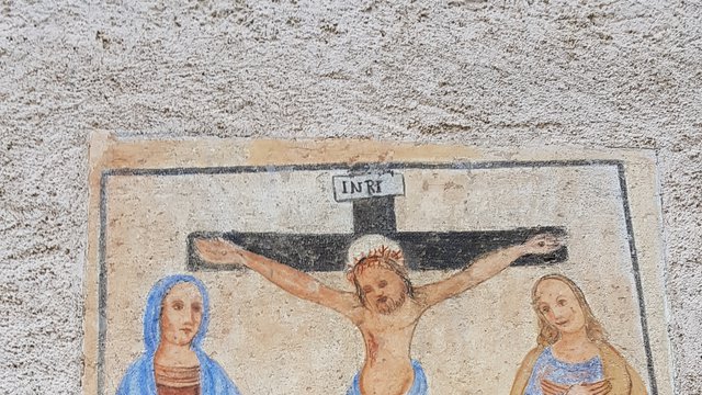 Restauro degli antichi affreschi siti in edifici privati di giais di aviano