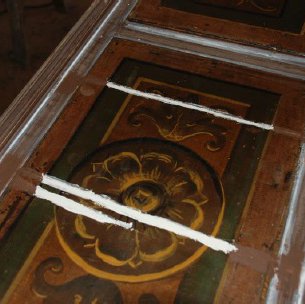 Restauro conservativo delle porte, dello stemma e degli affreschi del palazzo municipale di Ampezzo