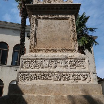Monumento funerario di quinto etuvio capreolo ad aquileia