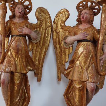 Restaurati due angeli cerofori dorati e dipinti