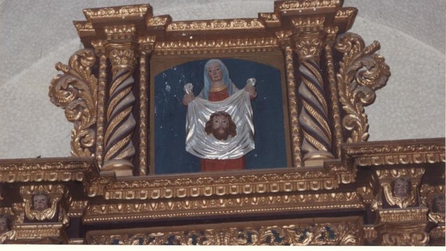 Restauro altare ligneo intagliato e dorato e tela dipinta raffigurante la 'Crocifissione' chiesa cimiteriale San Leonardo