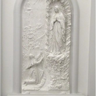 Restauro dei bassorilievi in gesso, opera di giovanni rampogna