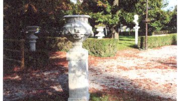 Restauro degli elementi decorativi presenti in facciata di villa ricchieri o 'villa bice'