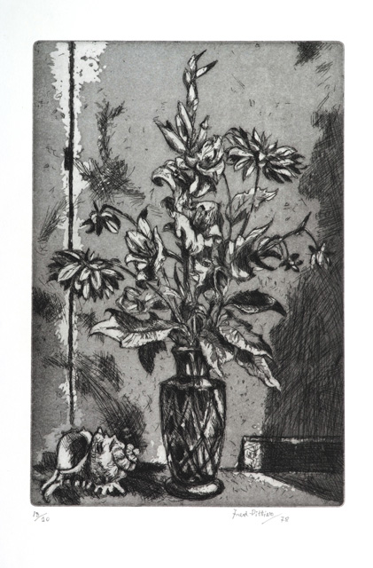 Vaso di fiori e conchiglie