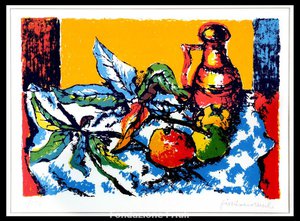 Interno con vaso rosso